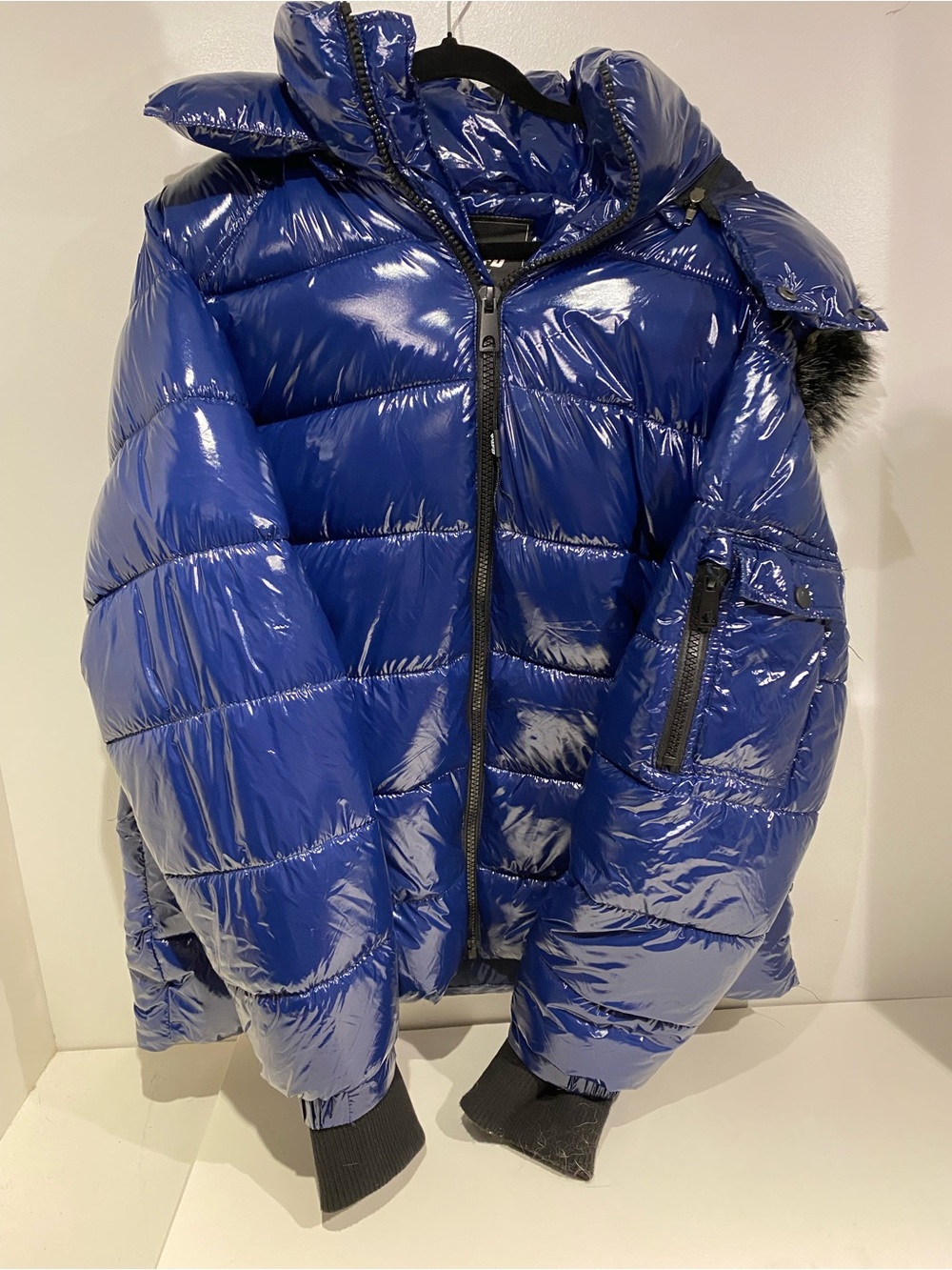 High-Shine Blue Men's Puffer Jacket with Hood